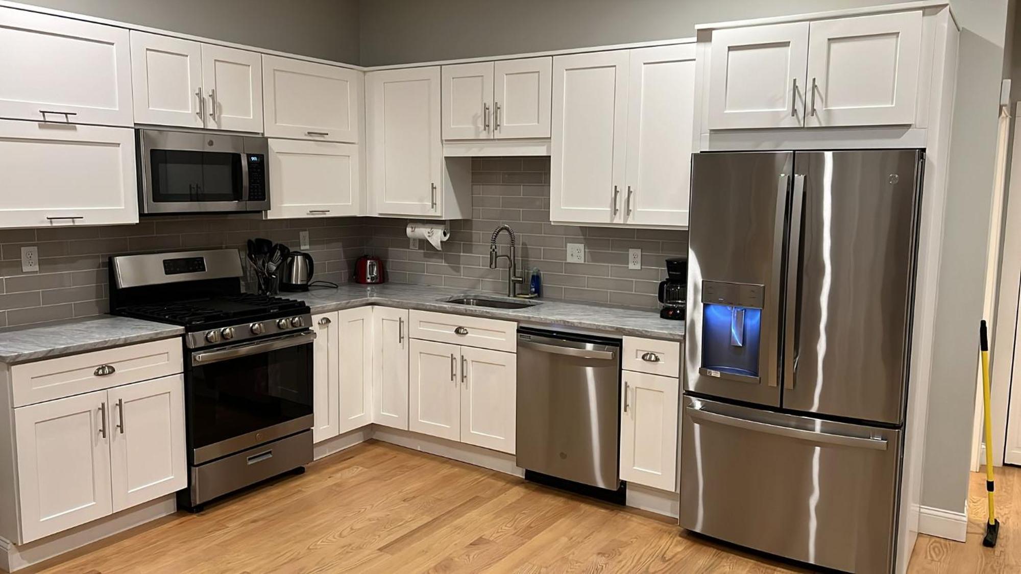 Renovated, 10 Min From The City Boston Exterior photo