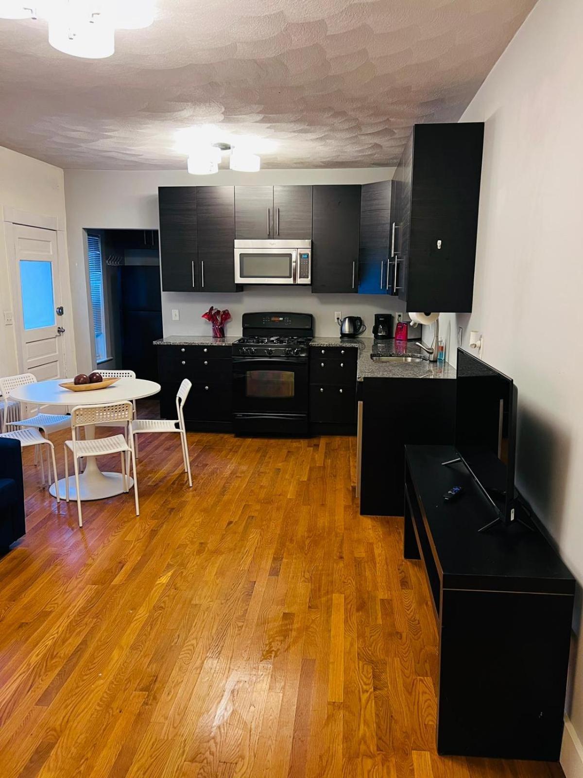 Renovated, 10 Min From The City Boston Exterior photo