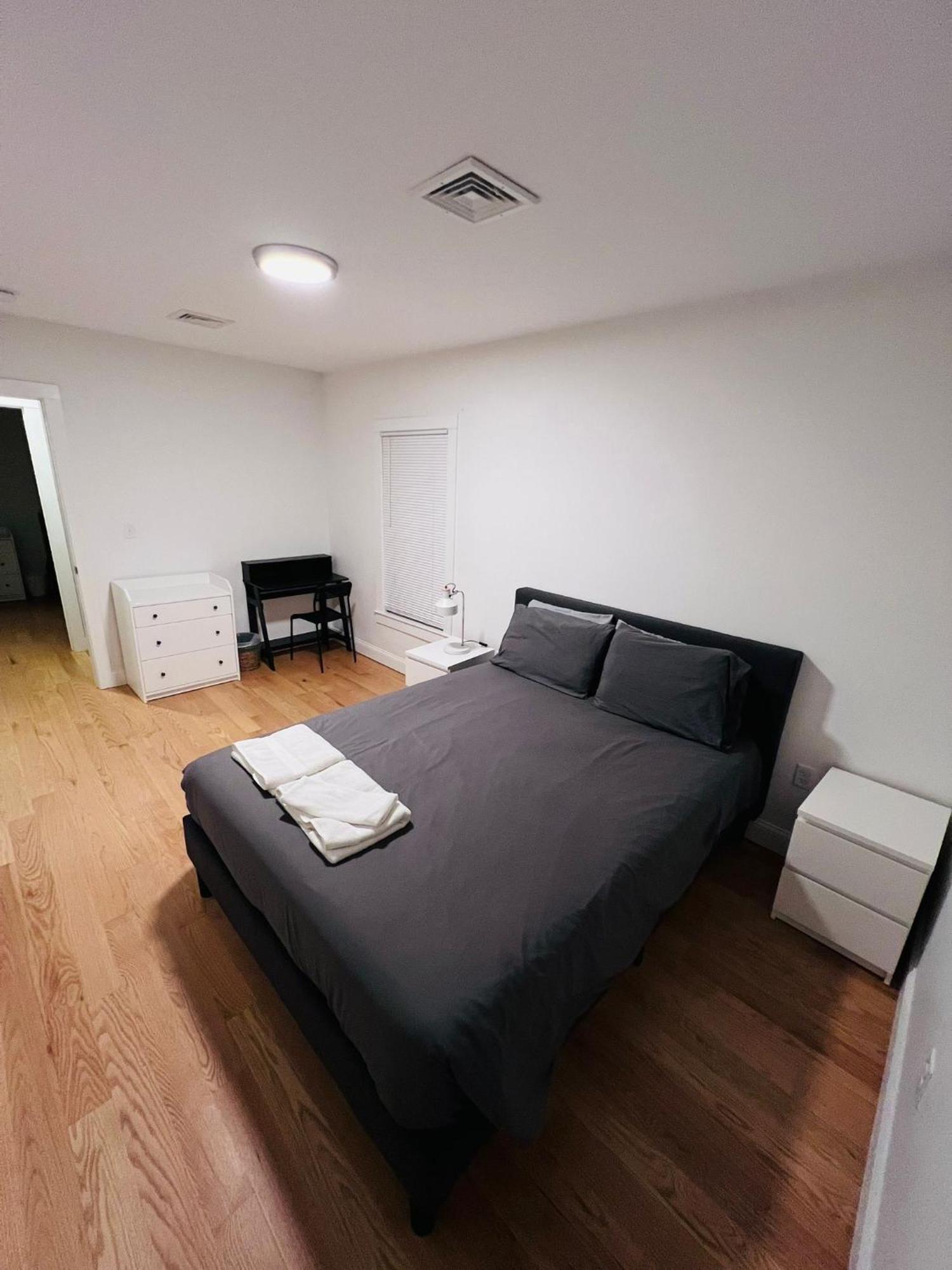 Renovated, 10 Min From The City Boston Exterior photo
